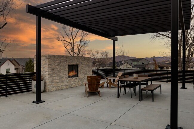 Building Photo - 6136 Falabella Wy