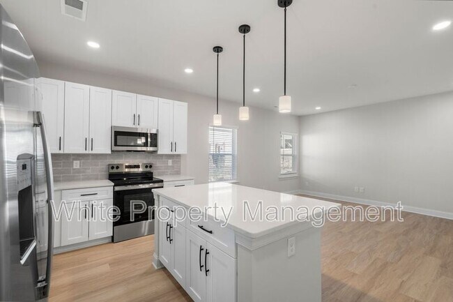 Building Photo - 7805 Shadow Lawn Rd