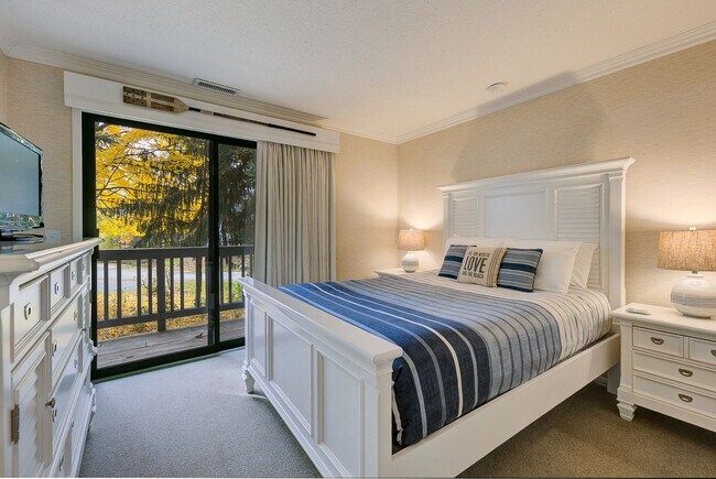 Building Photo - 5704 Creeks Crossing N