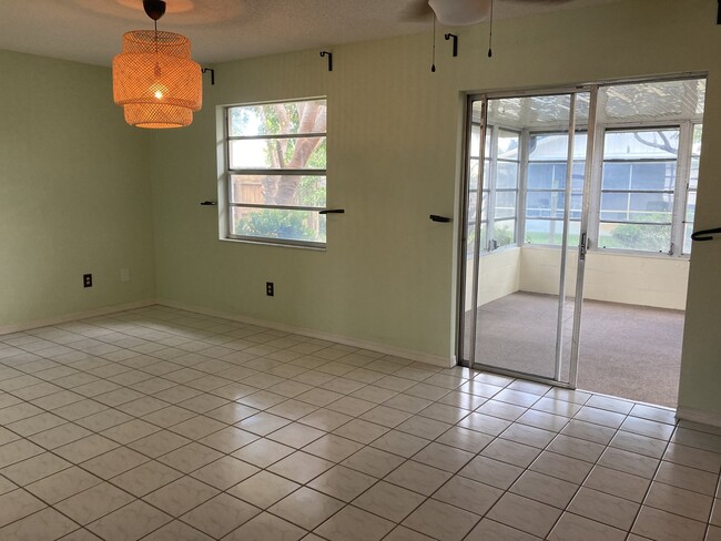 Building Photo - 2 Bed 2 Bath in Melbourne!