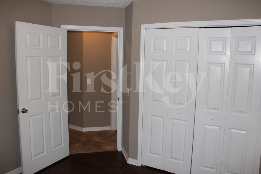 Building Photo - 14936 SE 25 Pl