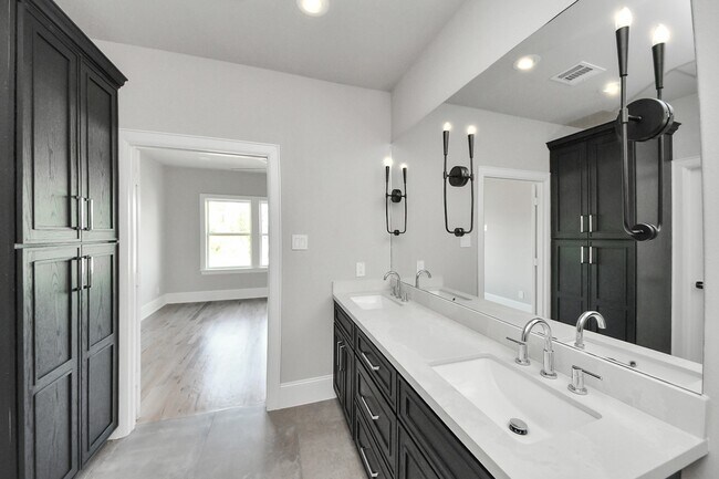 Building Photo - 6322 Milwee St