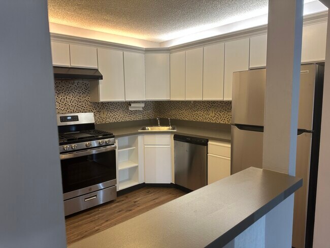 Building Photo - 37 Mendrey Ct