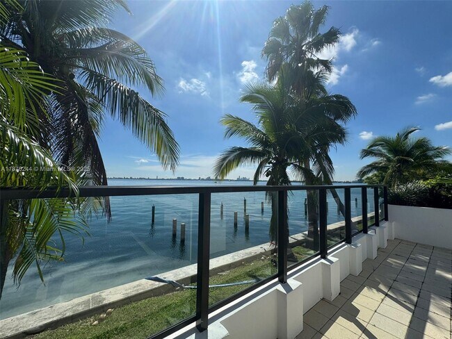 Building Photo - 600 NE 36th St