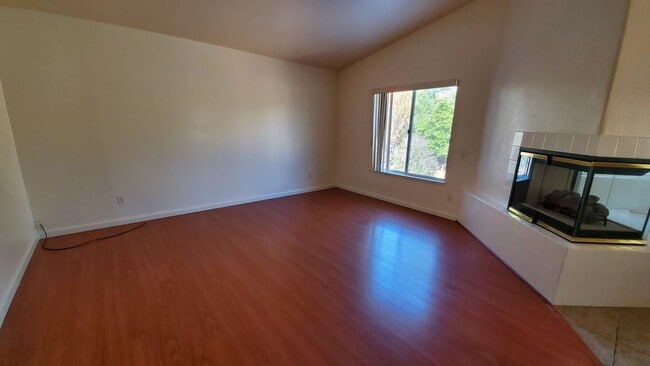 Building Photo - ( ( ( BEAUTIFUL 4 BEDROOM 3 BATH HOUSE!!! ...
