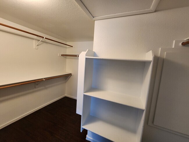 Building Photo - 929 Dusty Creek St