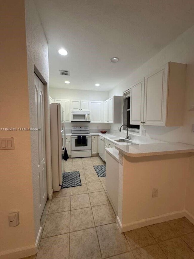 Building Photo - 825 SW 153rd Path