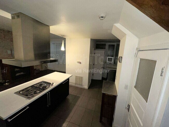 Building Photo - 1114 E 62nd St