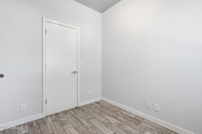 Building Photo - 2727 E Thomas Rd