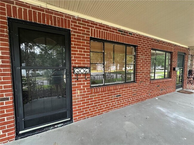 Building Photo - 1105 Augusta St