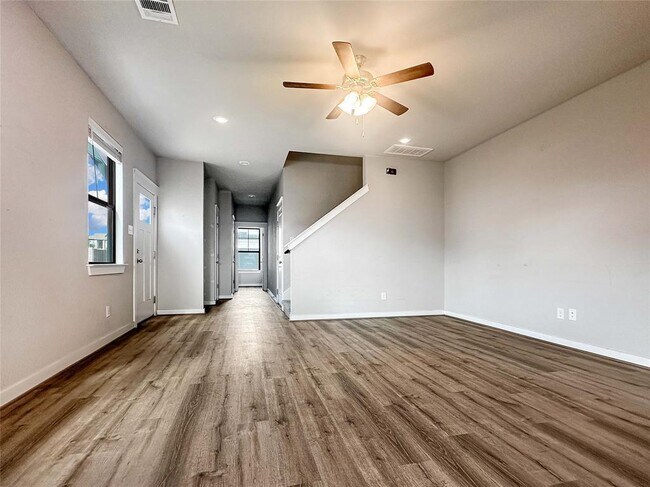 Building Photo - 179 Threshing Rd