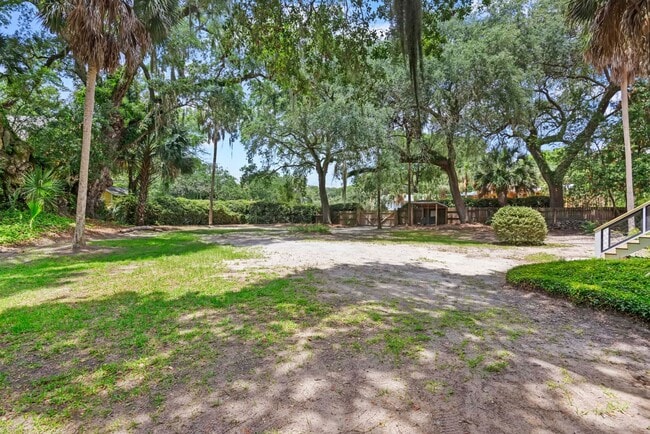 Building Photo - Available 6/15. Stunning, Fully-Rennovated...
