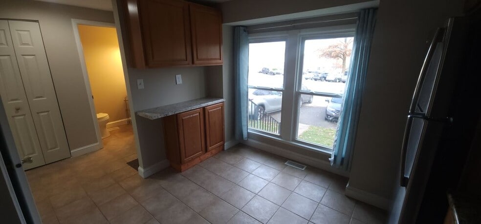 Building Photo - 7886 Marioak Dr