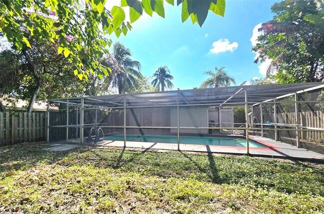 Building Photo - 2217 Grant St