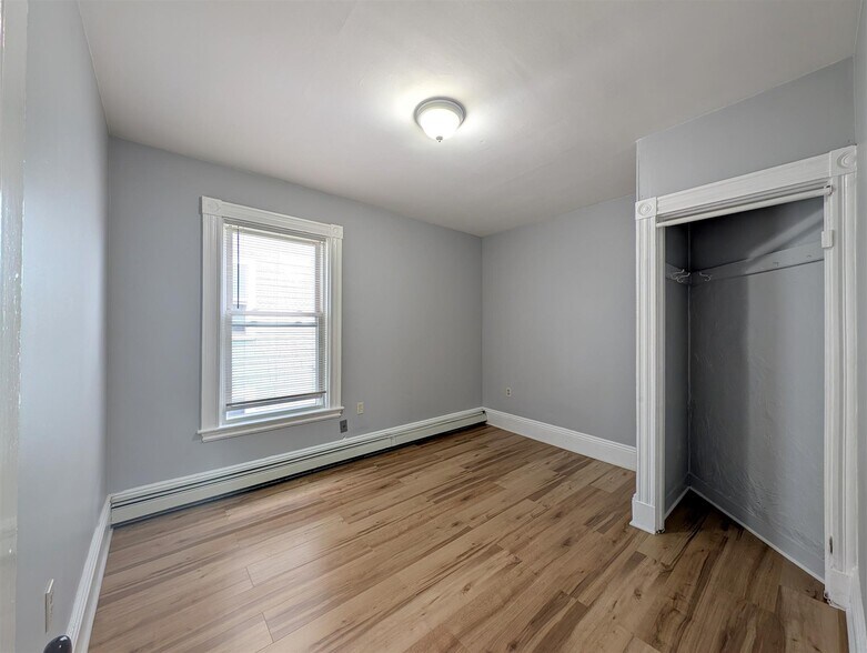 Building Photo - 322 Beacon St