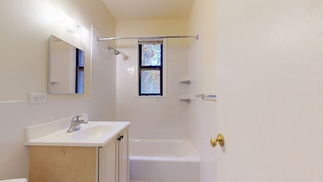 Building Photo - Foggy Bottom Efficiency W/Roofdeck & Garde...
