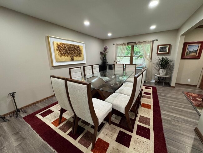 Building Photo - 5855 Thatcher Dr
