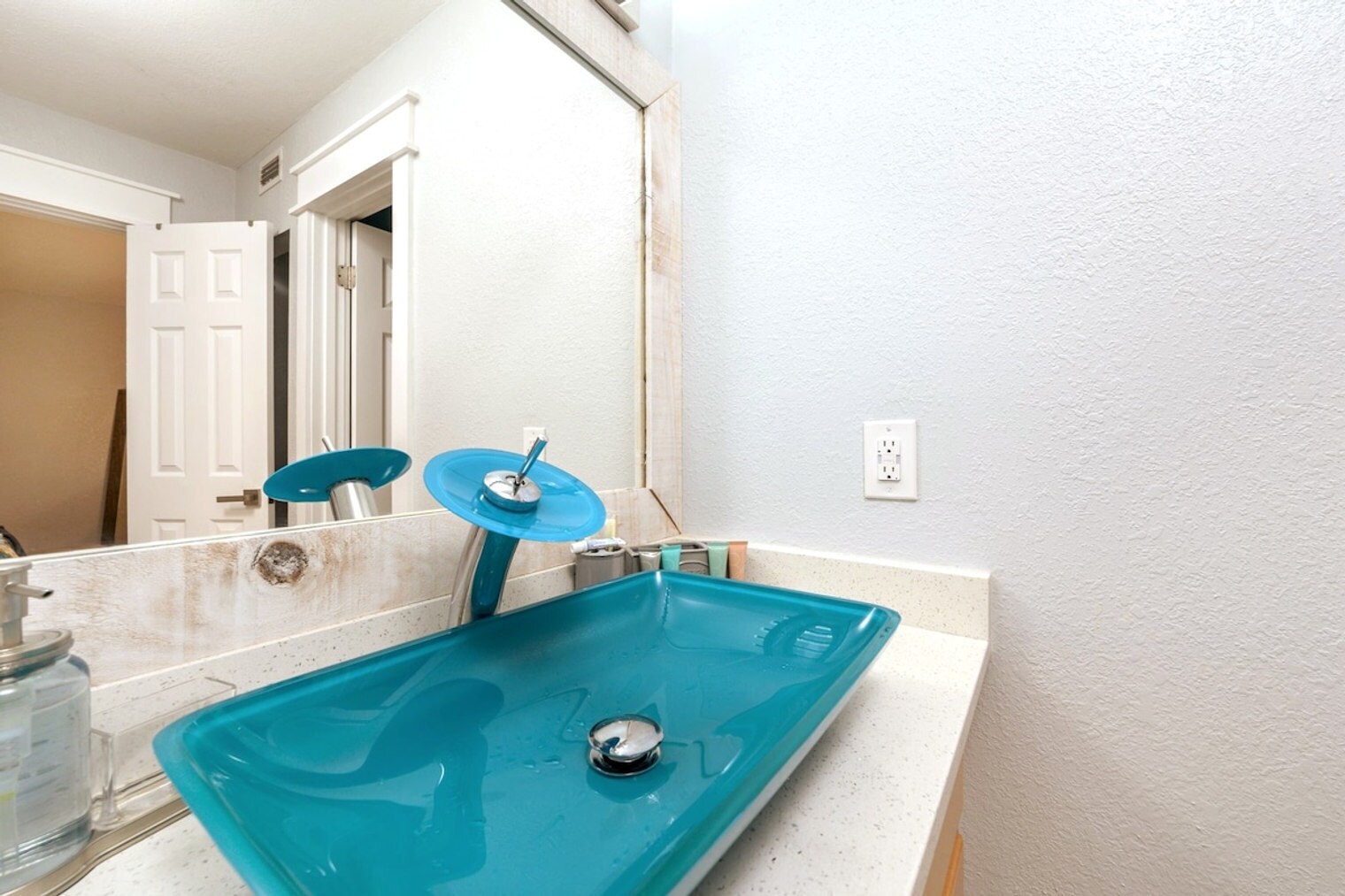Building Photo - 4000 Gulf Terrace Dr