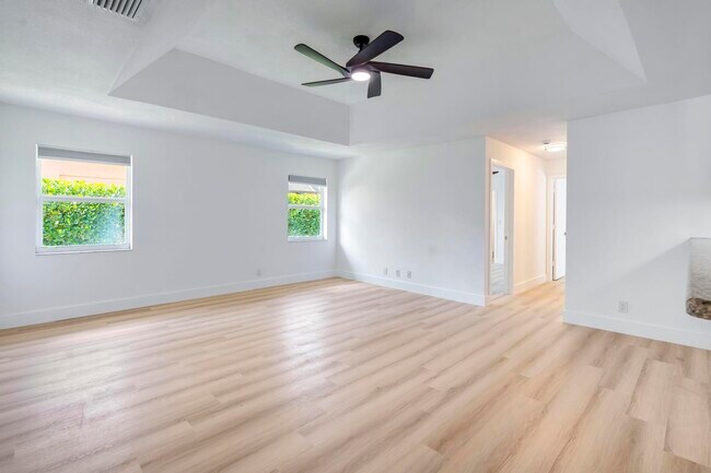 Building Photo - 10129 Canoe Brook Cir