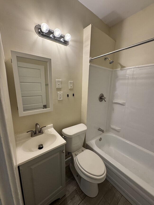 Building Photo - 206 N Sutphin St