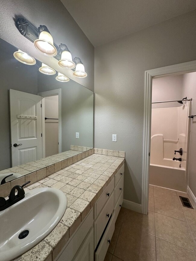 Building Photo - 5322 La Belle Town House