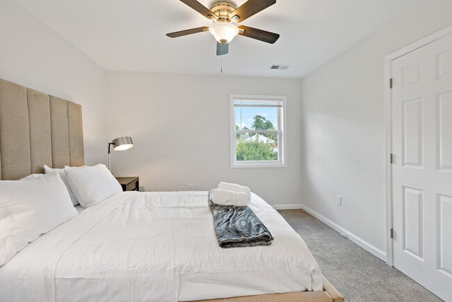 Building Photo - 6532 Summerton Way