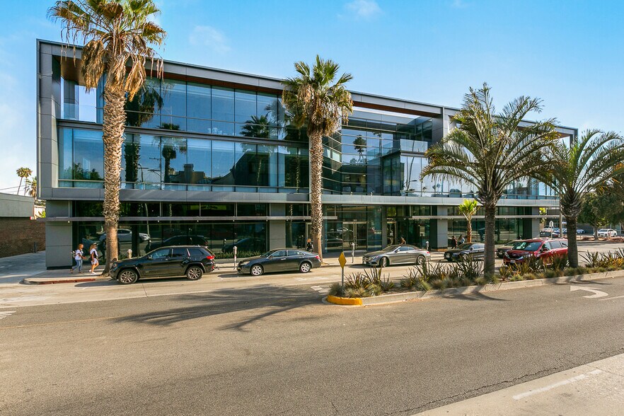 Building Photo - 900 Wilshire Blvd