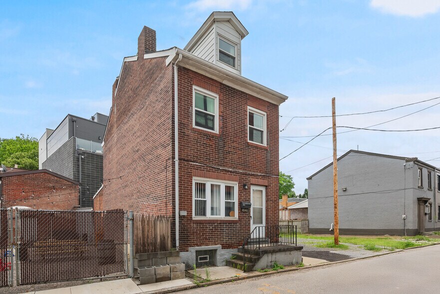 Building Photo - 4840 Blackberry Way