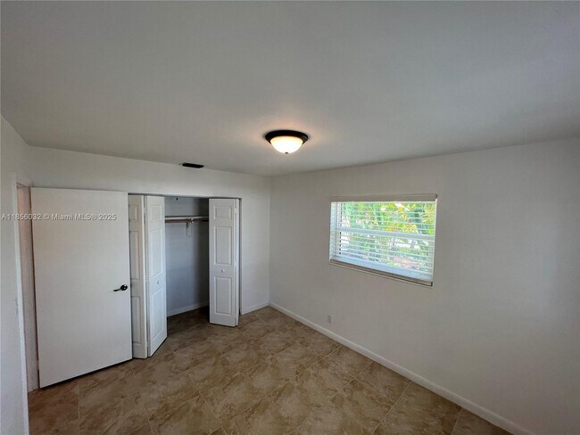 Building Photo - 3350 SW 16th Ct