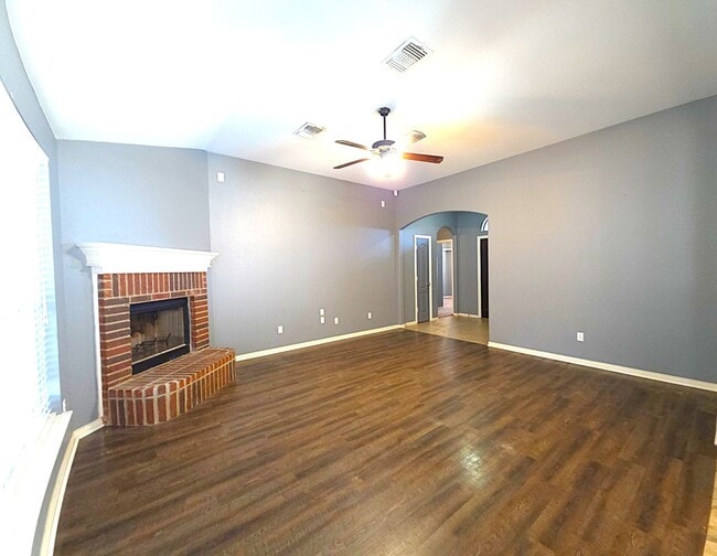 Building Photo - 3323 Mugsy Dr