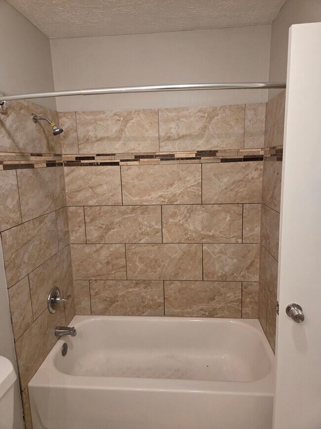 Building Photo - Millard 4 bed 2.5 bath, 2 car garage, fenc...