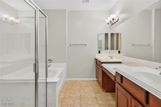 Building Photo - 10091 Sand Key St