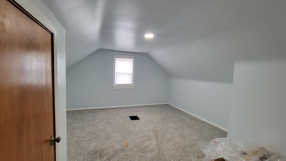 Building Photo - 3429 Ingleside Dr