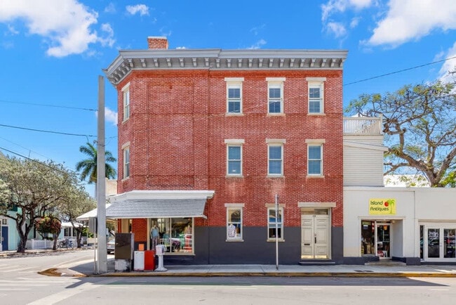 Building Photo - 536 Fleming St