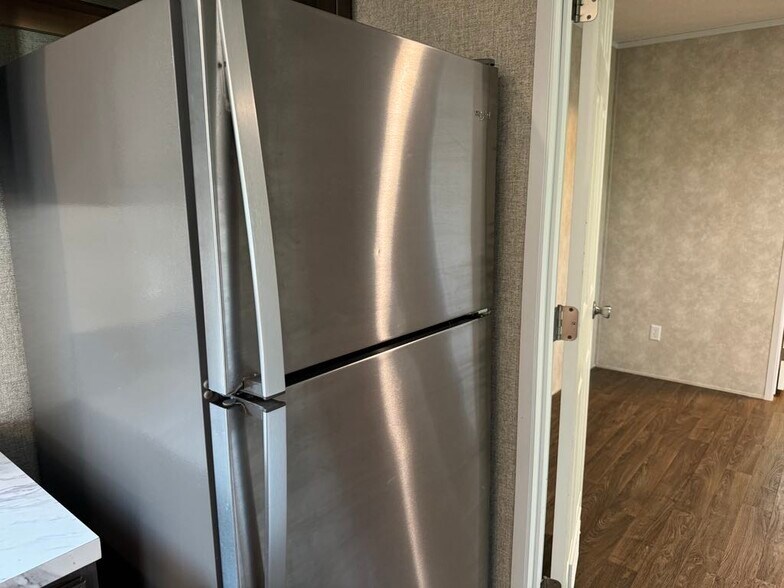 Building Photo - 2042 Marmoor Dr