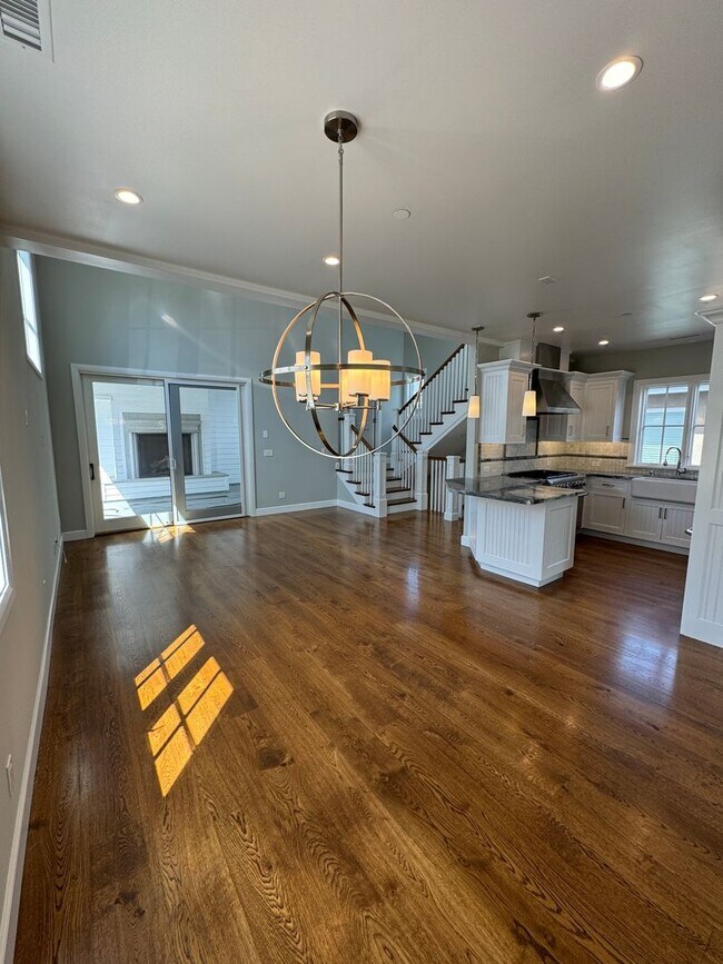 Building Photo - Luxurious Indoor & Outdoor Living