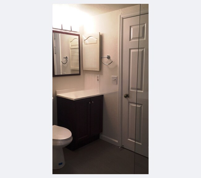 Building Photo - Spacious Backyard + Quiet Street | 3 Bed /...