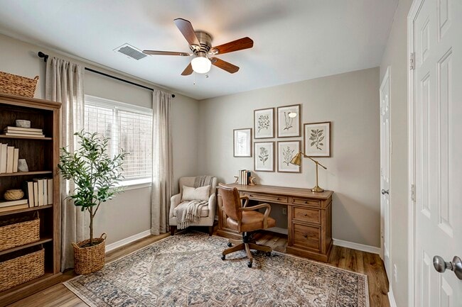 Building Photo - 3318 W Dallas St