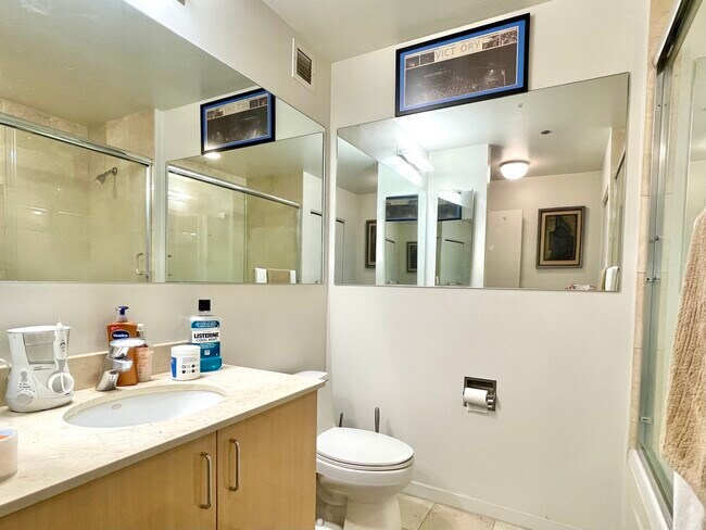 Building Photo - 600 N Kingsbury St