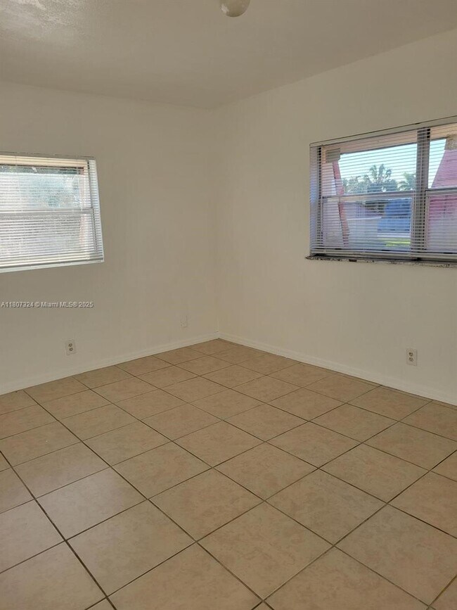 Building Photo - 2500 NW 52nd Ave