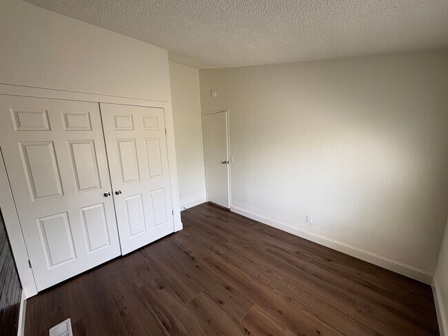 Building Photo - Country home! Private showing only!