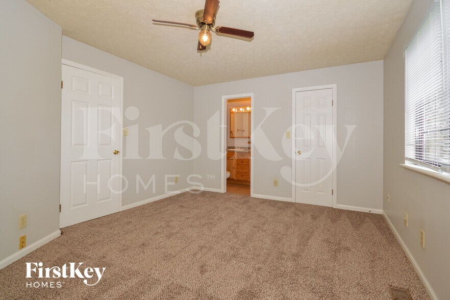 Building Photo - 4030 Harmony Dr