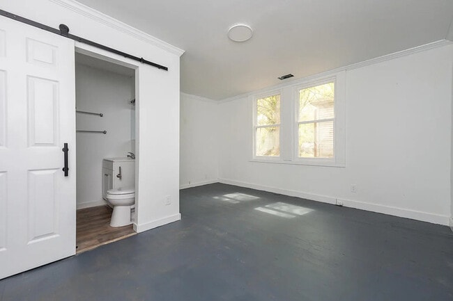 Building Photo - 408 Dickens Ave