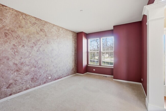 Building Photo - 715 Blue Ridge Dr