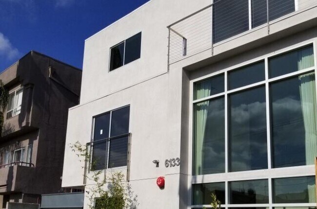 Building Photo - 6133 Fountain Ave