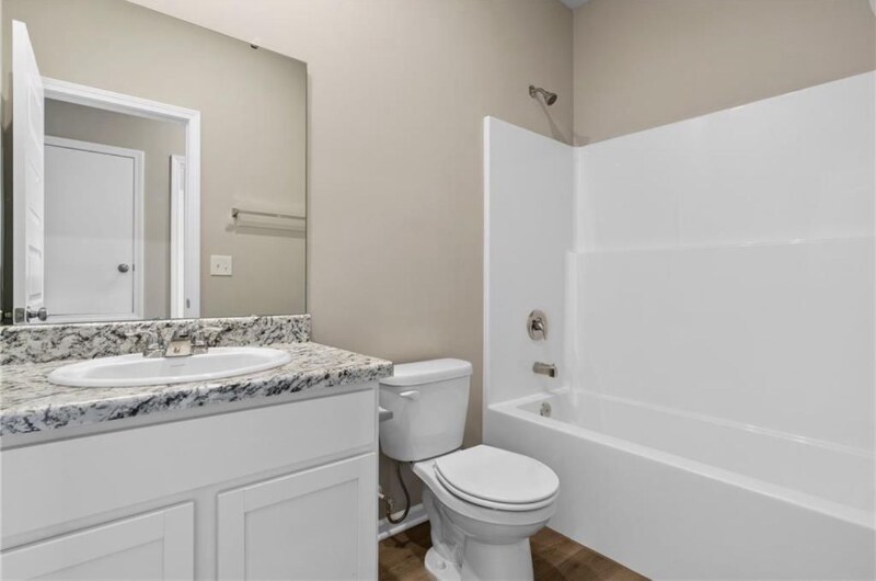 Building Photo - 526 W Fountain Cir