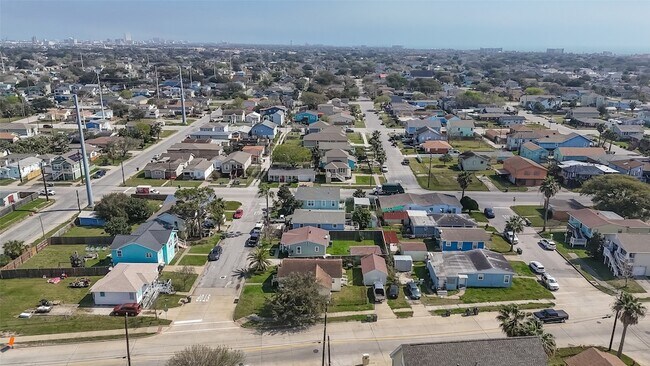 Building Photo - 5721 Sylvia Dr