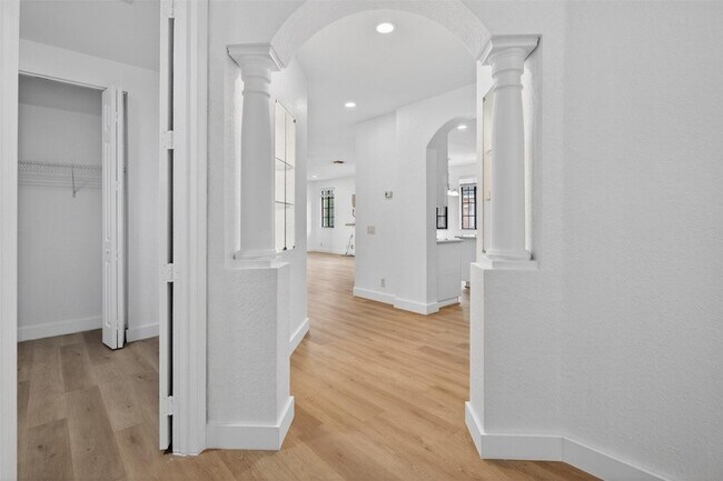 Building Photo - 2678 Center Ct Dr