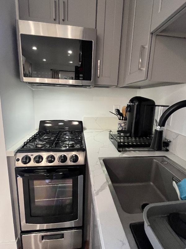 Building Photo - 3749 Hillcrest Dr