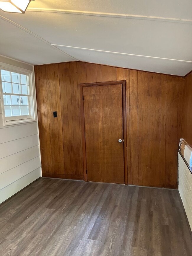 Building Photo - Renovated 3 Bedroom Ranch in Raleigh, Avai...